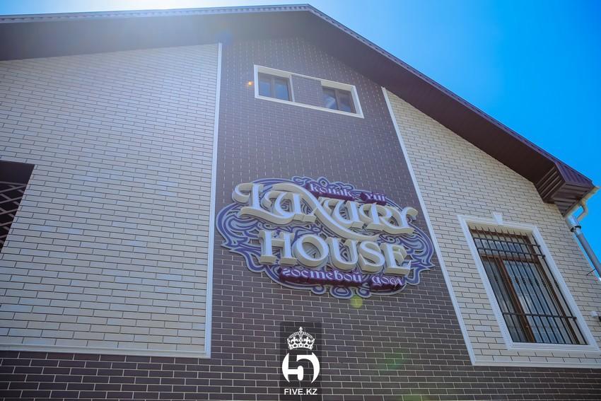 Luxury House Hotel Shymkent Exterior photo