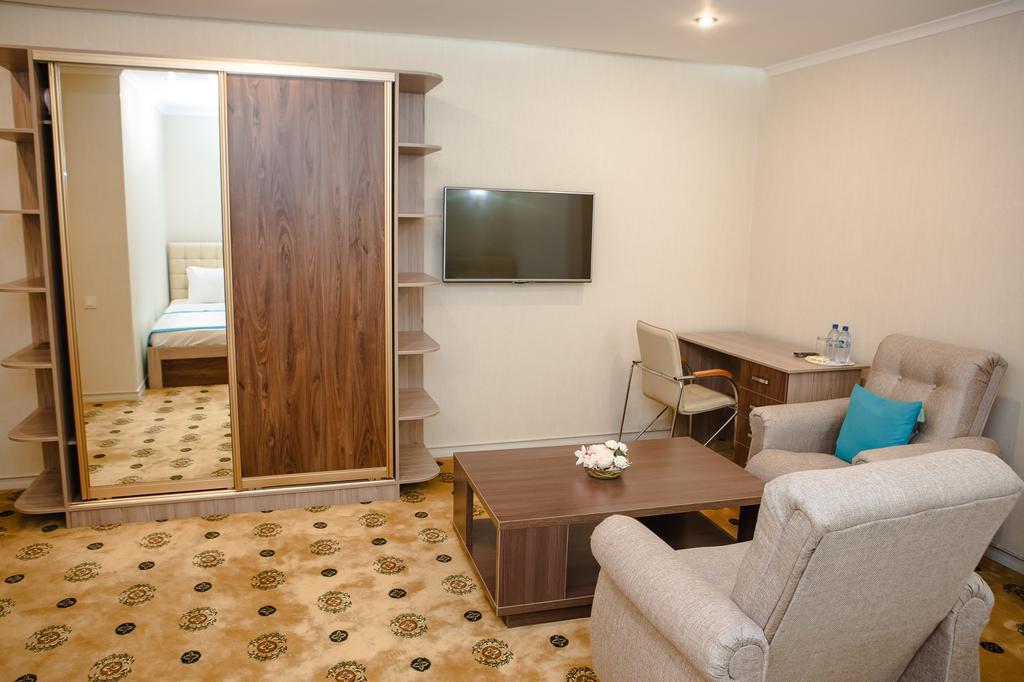 Luxury House Hotel Shymkent Exterior photo