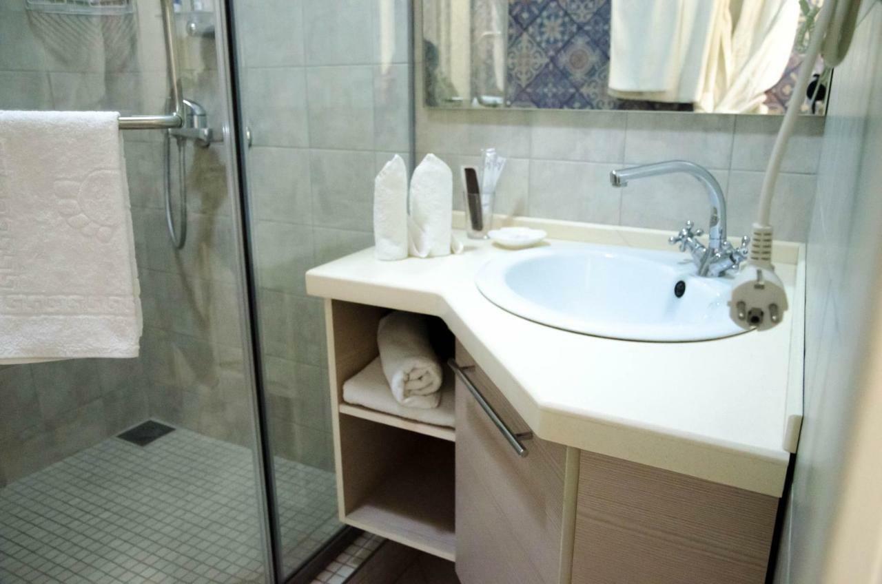 Luxury House Hotel Shymkent Exterior photo